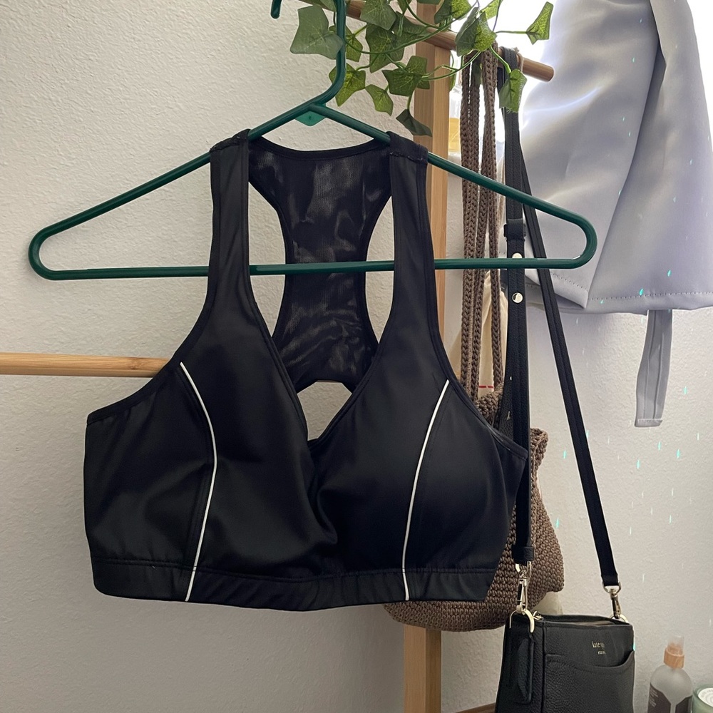 sports bra